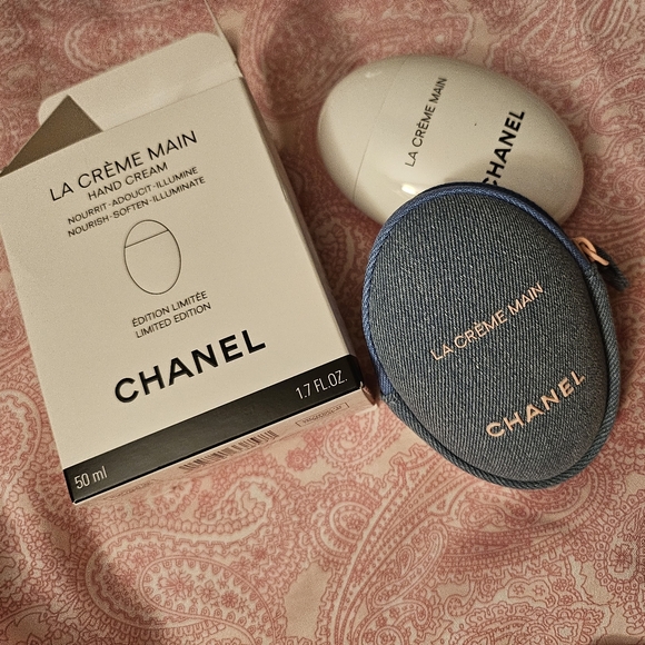 CHANEL La Creme Main 2026 Denim /pink Lettering Zip Pouch - Picture 2 of 2